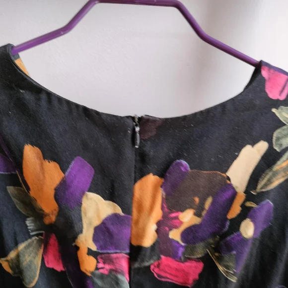 Elegant Floral Marrant Dress - Picture 4 of 16